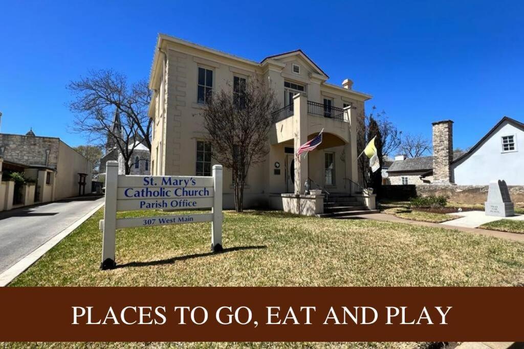 Designer Luxury, Pool Table, Fire Pit, Sleeps 16 Villa Fredericksburg Exterior photo