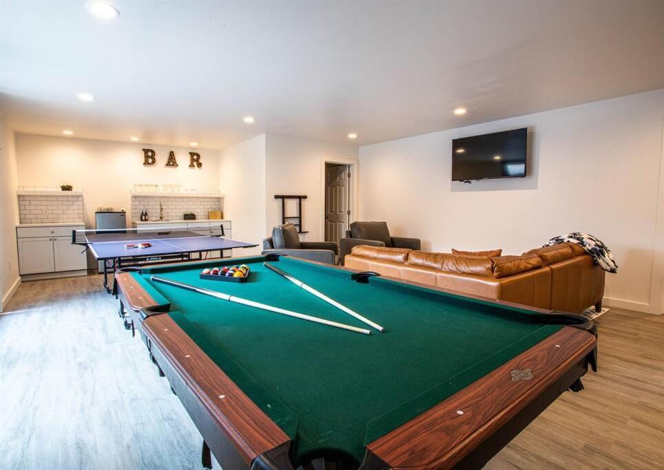 Designer Luxury, Pool Table, Fire Pit, Sleeps 16 Villa Fredericksburg Exterior photo